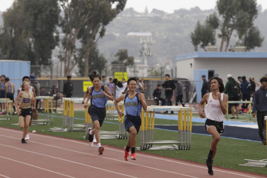 The+final+push+%7C+Varsity+track+and+field+runners+Troy+Nguyen+%28left%29+and++Xiaoran+Wang+%28right%29+compete+with+each+other+in+the+1600-meter+run%2C+both+placing+in+the+top+five.+%E2%80%9CI+went+all+out+because+I+knew+it+was+my+last+race%2C%E2%80%9D+Nguyen+said.+%E2%80%9CI+had+the+motivation+to+do+the+best+I+%5Bcould%5D.+I+got+what+I+wanted.+It%E2%80%99s+a+good+feeling+and+it%E2%80%99s+why+I+run.%E2%80%9D