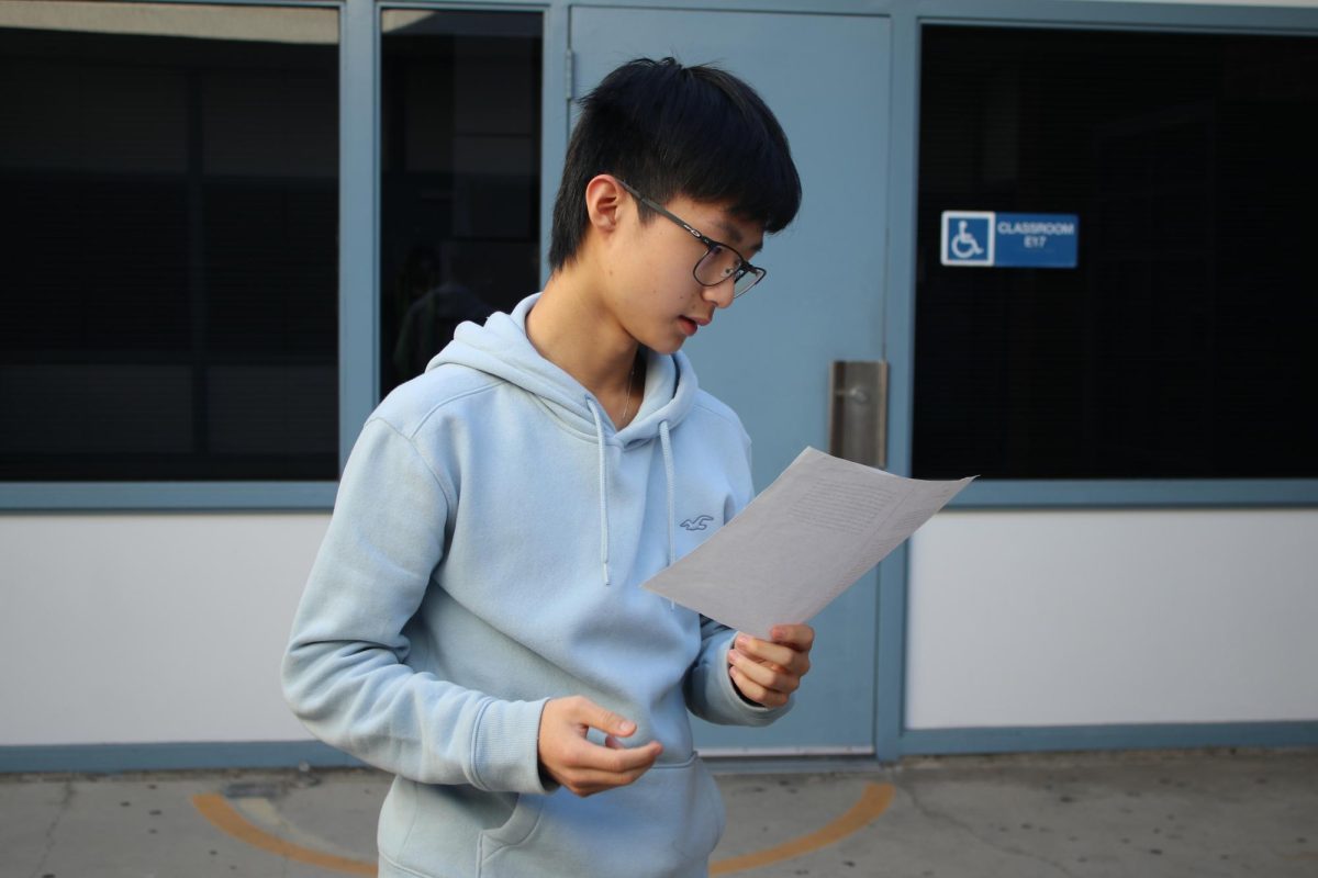 Freshman Trevis Zhang practices his lines for his acting classes. “For any script, I try to imagine it in real
life. I try to grasp at the emotions and walk in the person’s shoes to fully embrace the character,” Zhang said. “Also, I try to look for patterns to help memorize it. I like to memorize it by dividing up the script.”