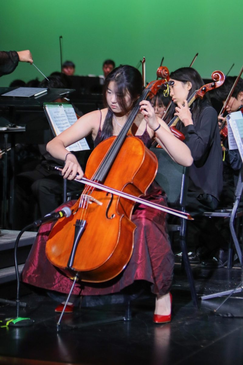 Orchestra cellist junior Sophie Lu performs a solo to “Hungarian Rhapsody” by Popper during the Autumn Serenade on Nov 7. 