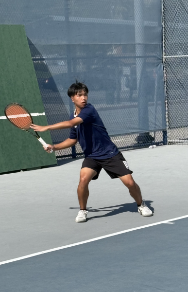 Sophomore Tony Yuan rallies with a forehand during his match.