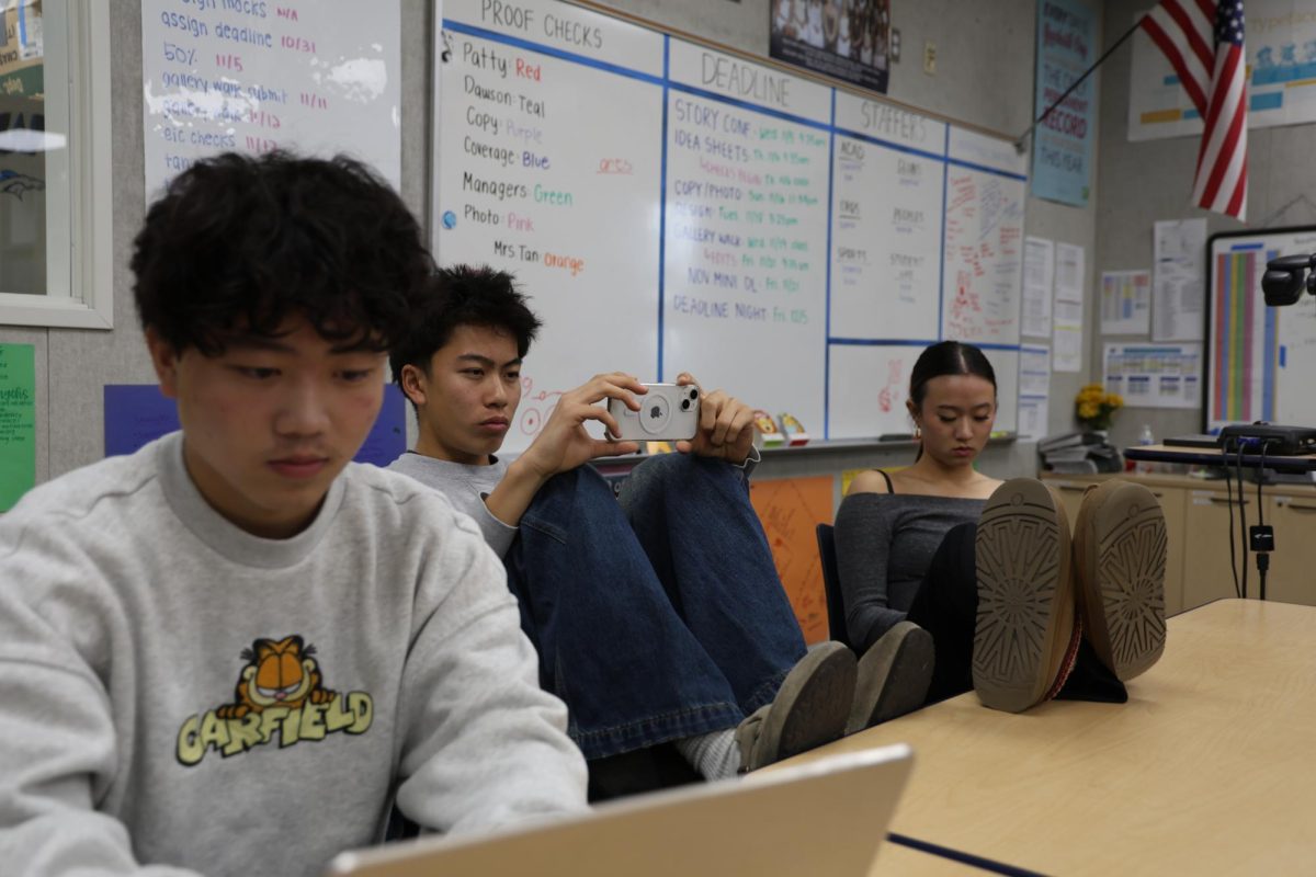 Hoofprint students depict how group work leads to zoning out, with one on a laptop, another on a phone and a third with their feet up. These often leave one person carrying the assignment. 