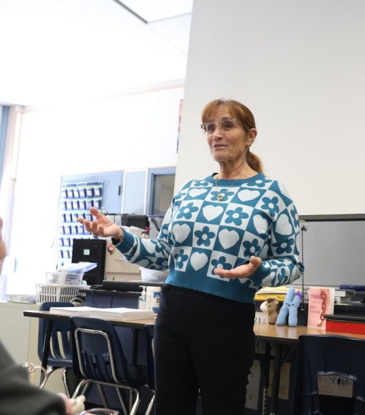 Navigation to Story: Biology teacher Manette Idris plants one last lesson